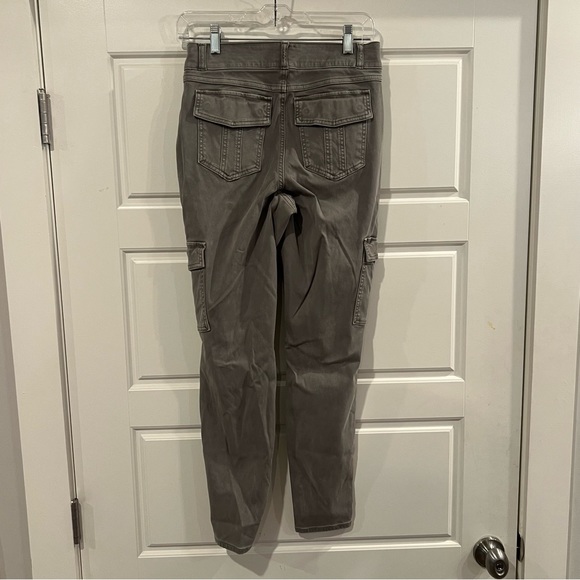 Spanx Stretch Twill Gray Ankle Cargo Pants Women’s Size Large 28” inseam - Picture 2 of 4